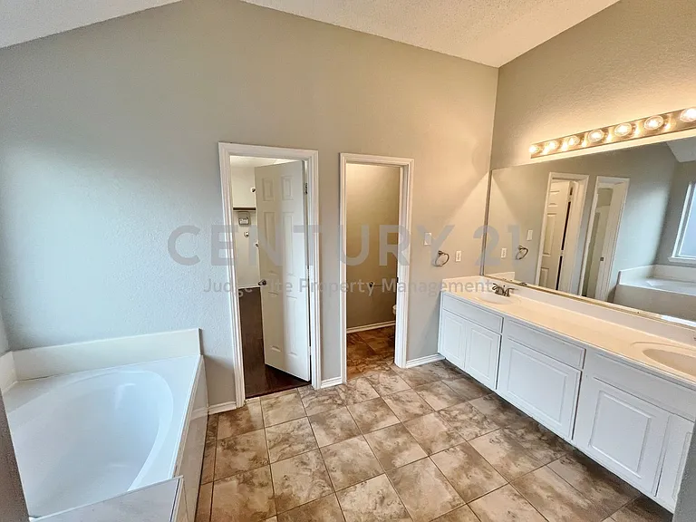 1222 Harvard Ln — Photo 14