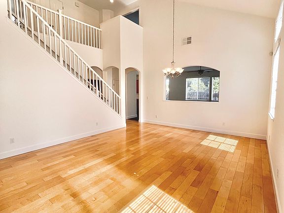 3rd image of 2685 Highland Dr
