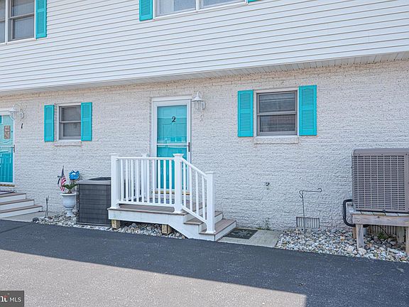 2nd image of 607 Bayshore Ct Unit 2