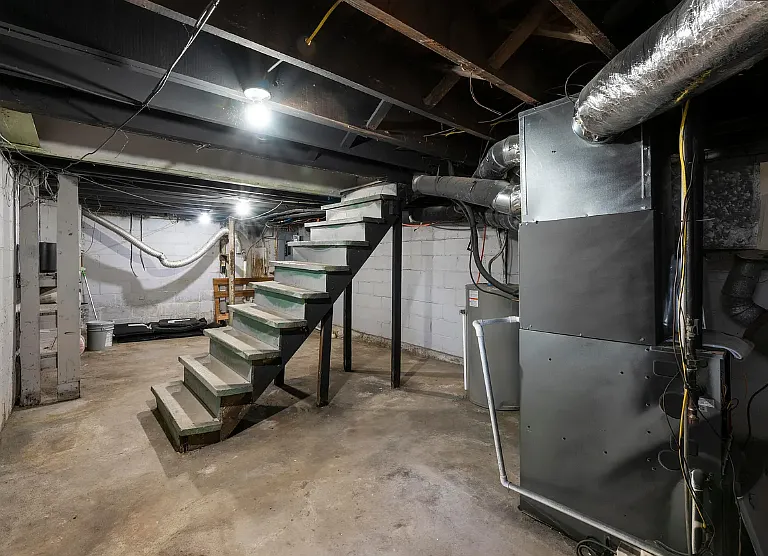 1230 Gilbert St — Photo 13