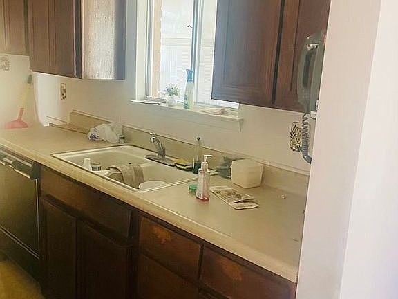 5th image of 5425 Edmonton Ave