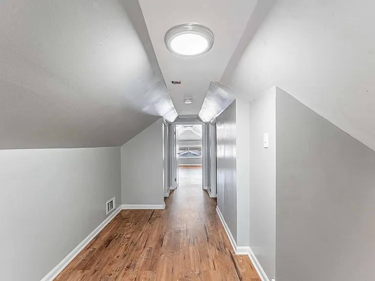 7008 S Oakley Ave — Photo 22