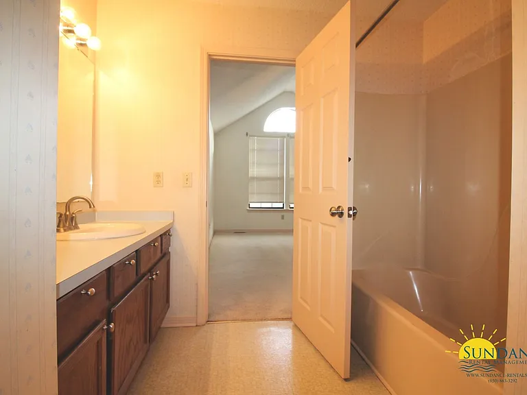 1100 Crosswinds Lndg #13 — Photo 11