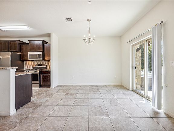 5th image of 1620 Bryant Dr Unit 202
