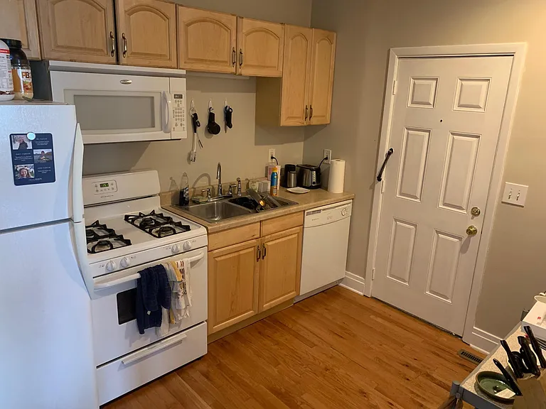 361 W Utica St — Photo 5