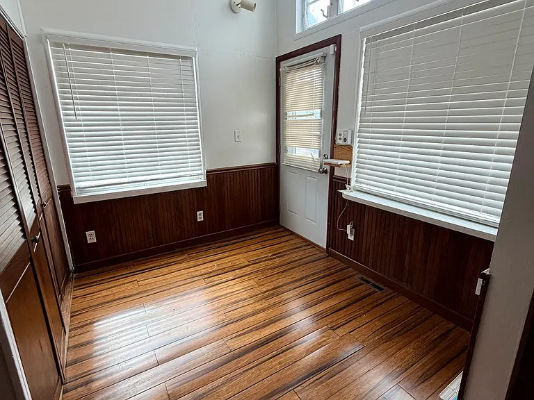 517 Lawn Ave — Photo 6