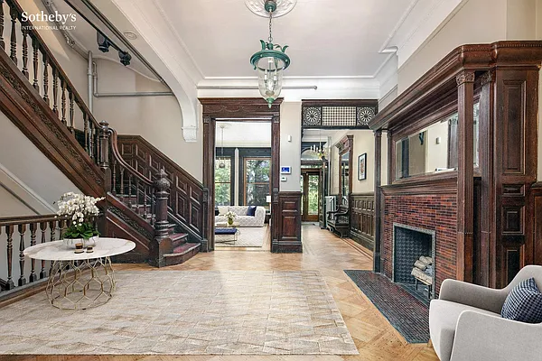 Sold by Sotheby's International Realty | media 3