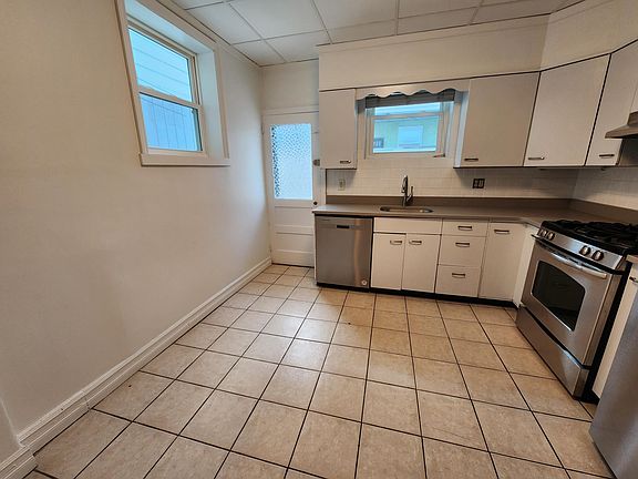 Large kitchen w quartz countertops