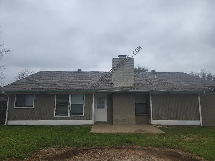 3 bed, 2.0 bath, 1435 sqft, $1,895 — Photo 3