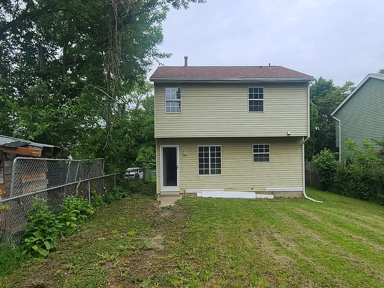 1341 Gordon St — Photo 2