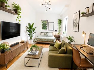 457 W 46th St APT 4B, New York, NY 10036
