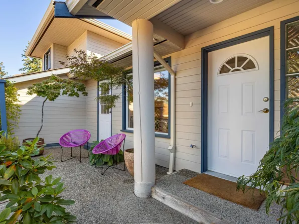 5768 Marine Way #8, Sechelt, BC V7Z 0K4
