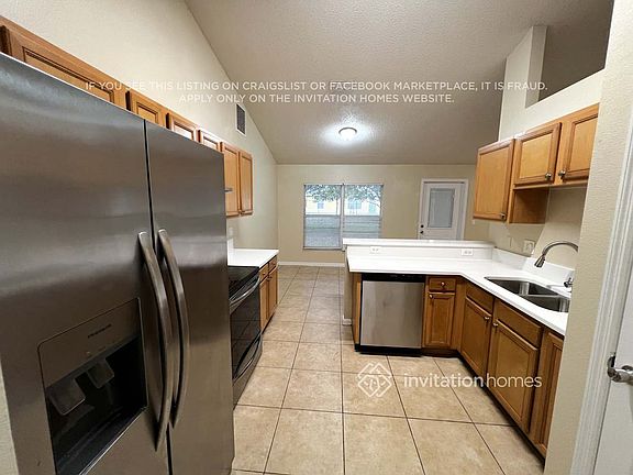 5th image of 1091 SW California Blvd