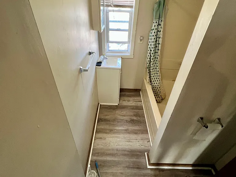 39 Aiken Ave #5 — Photo 6