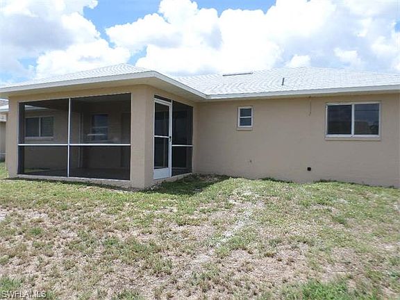 5th image of 908 NE 10th Ln