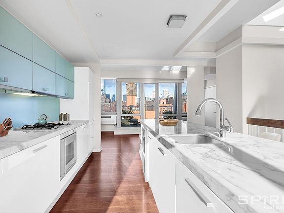 3rd image of 444 W 19th St