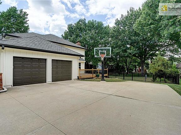 NEW METAL FENCE INSTALLED AUGUST 2018.  NEW DECK INSTALLED / NEW EXTERIOR PAINT / NEW ROOF / NEW GUTTERS ALL IN JULY 2018!  BEAUTIFUL SIDE ENTRY GARAGE!