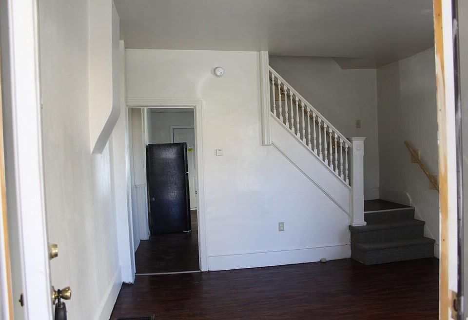 LivingRoom looking into unit toward Kitchen and 2nd floor stairs