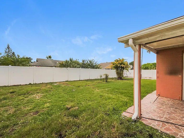 12127 Dakota Woods Ln — Photo 15