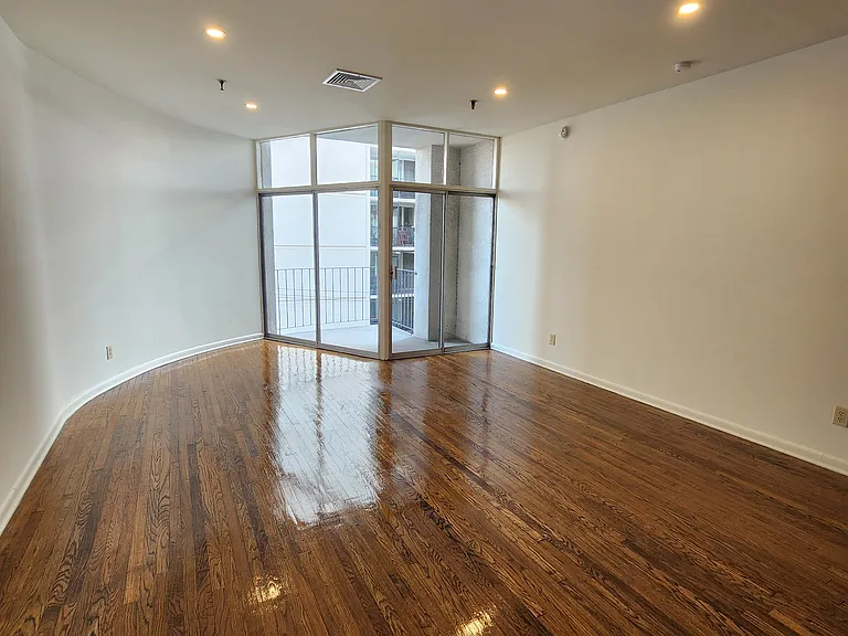 1301 Lombard St #404 — Photo 2
