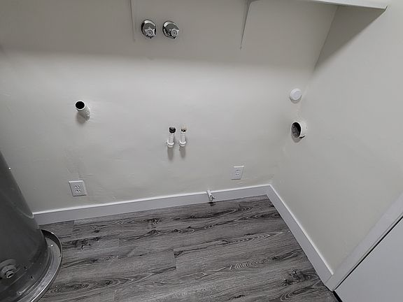 4th image of 854 Glenway Dr APT 6