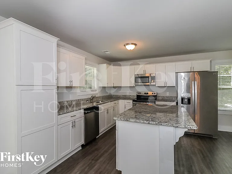 4535 Bonneville Dr — Photo 6