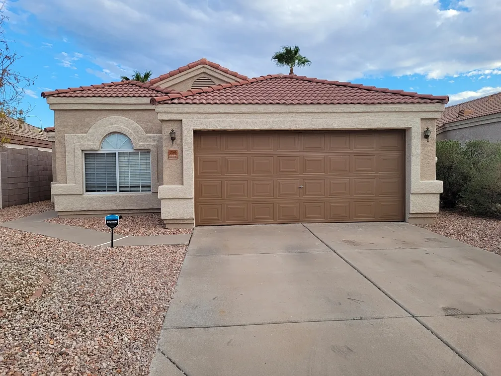 3 bed, 1310 sqft, $2,195 — Photo 1