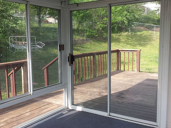 2nd image of 3119 Kingsmore Dr