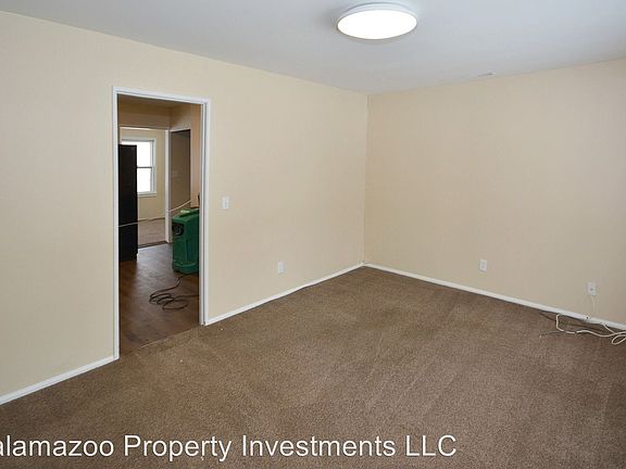 4th image of 1233 Barclay Dr