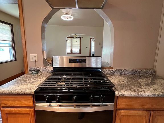 5th image of 701 W Hildreth St
