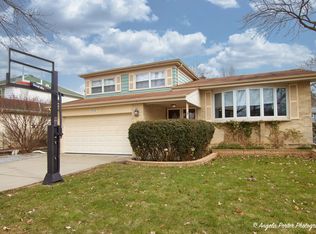 1715 N Beech Rd, Mount Prospect, IL 60056
