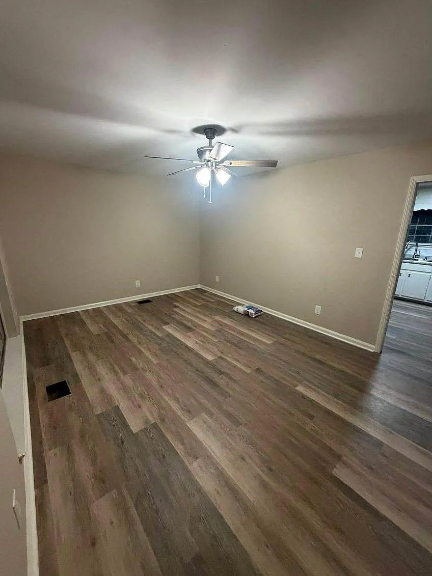 3 bed, 1.5 bath, 1149 sqft, $1,300 — Photo 4