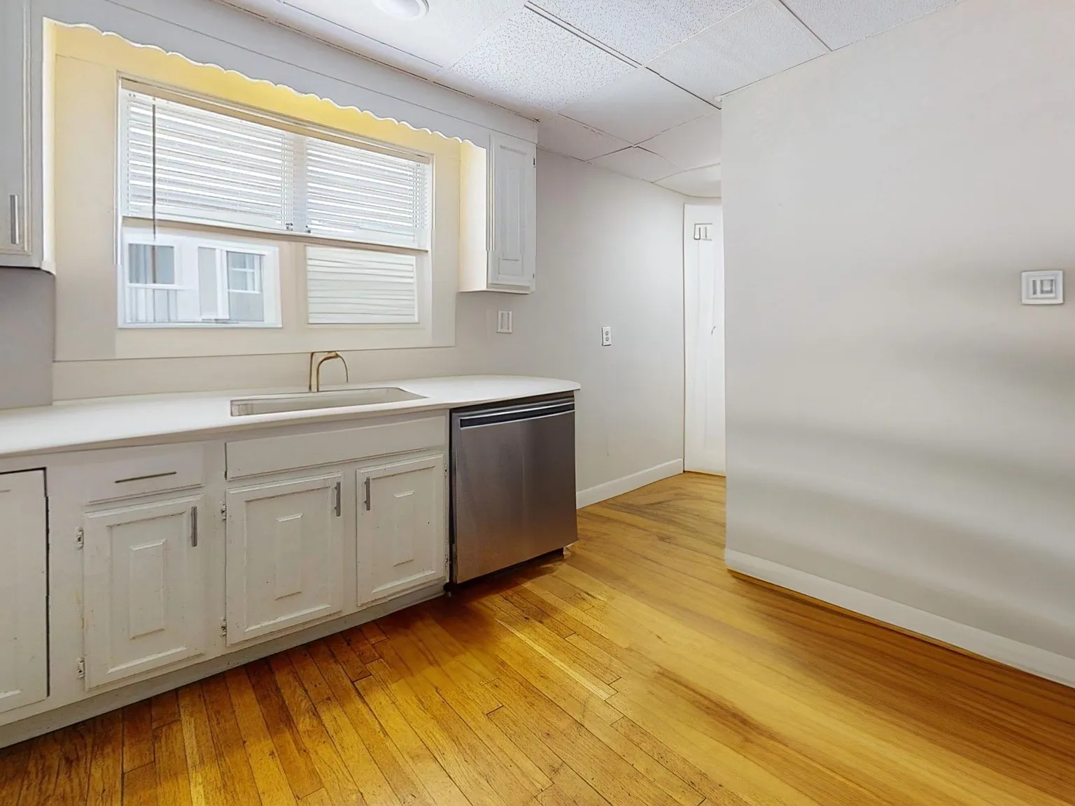 3 bed, 9999 sqft, $3,125 — Photo 3