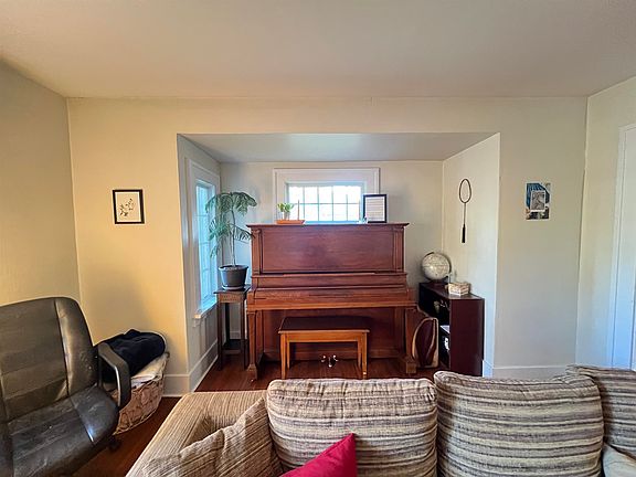5th image of 2080 W 33rd Ave