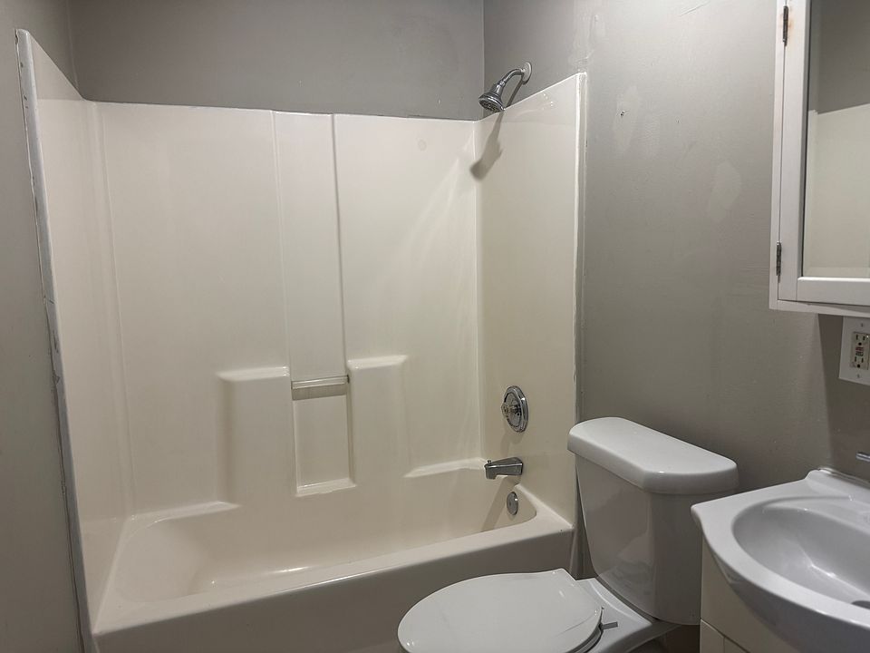 1st image of 1422 Ware Ave