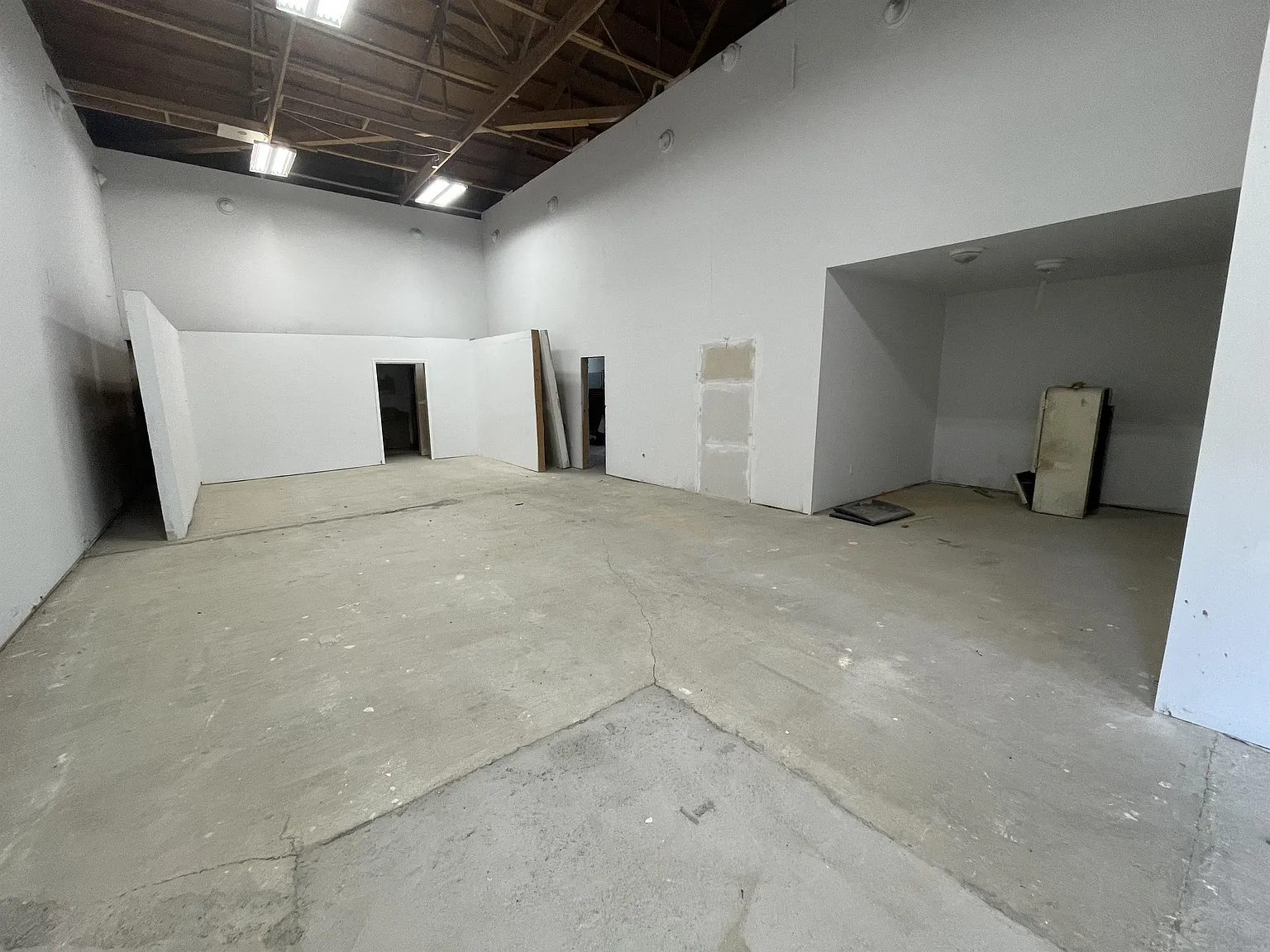 1611 West Maryland Street - 4 — Photo 3