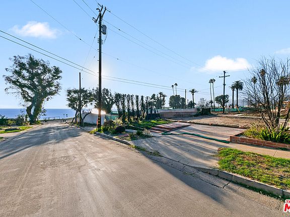 4th image of 321 Lombard Ave