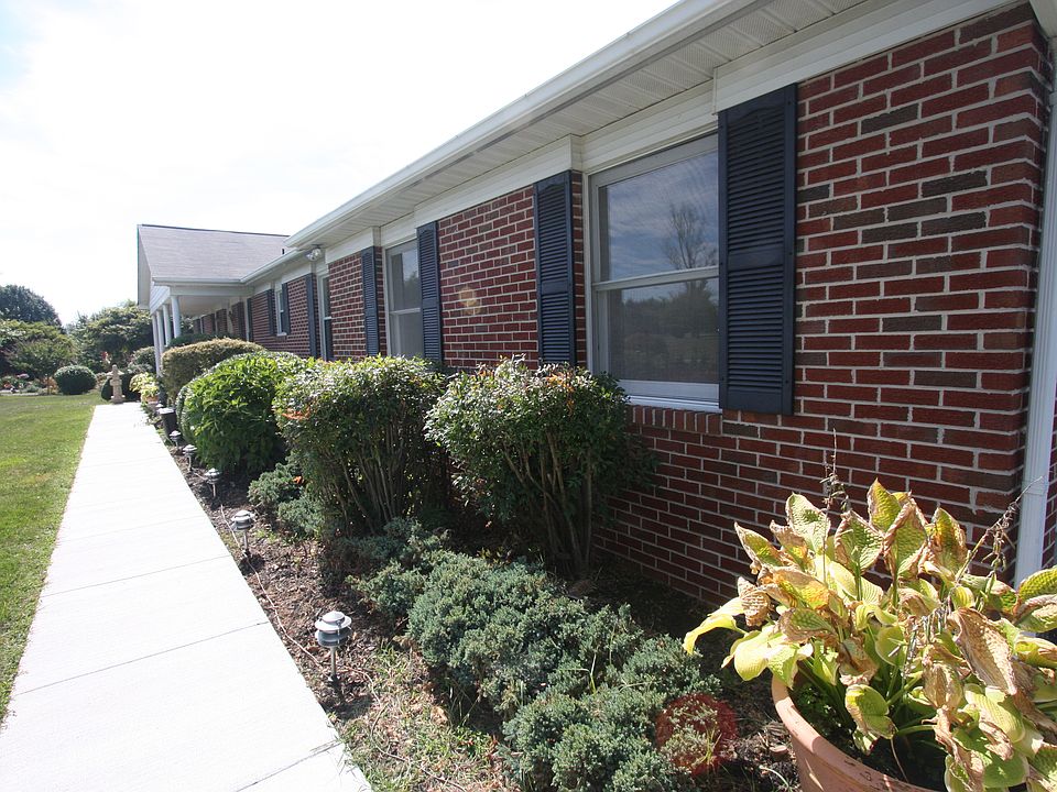 2nd image of 2216 Cherokee Dr