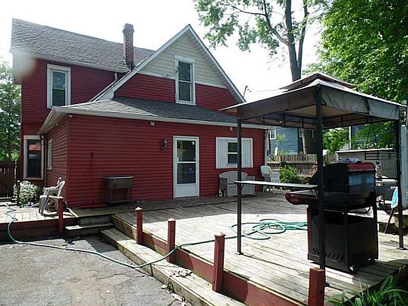 3rd image of 1029 N Temple Ave