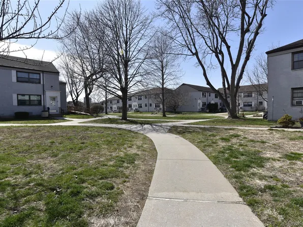 67-67 213th St #B, Bayside, NY 11361