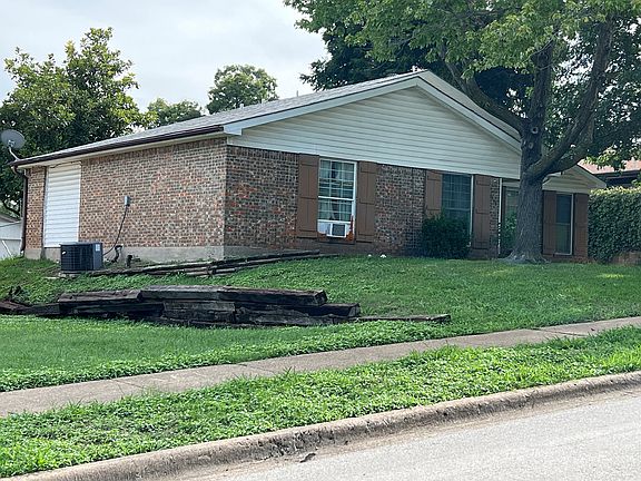 3rd image of 1510 Frio Ln