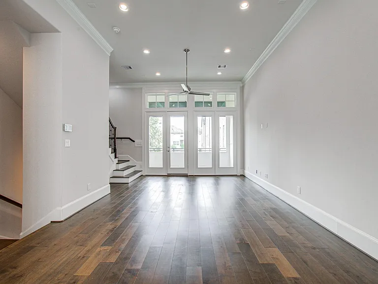 9532 London Bridge Sta — Photo 21