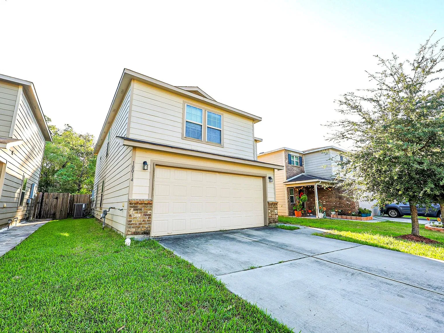 4 bed, 3.0 bath, 2088 sqft, $2,100 — Photo 2