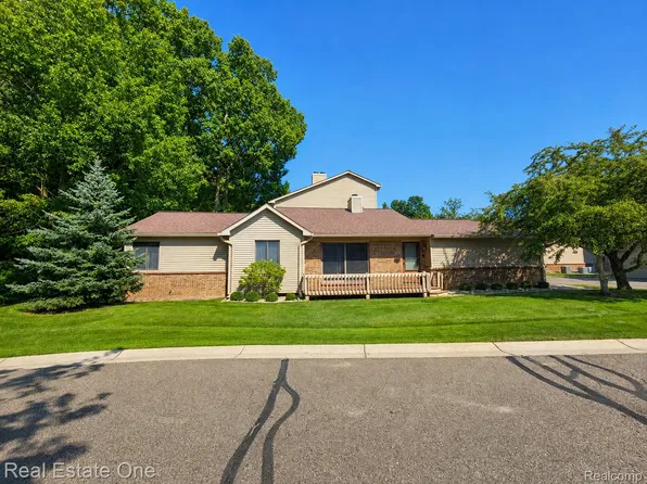 7069 Clements, West Bloomfield, MI 48322
