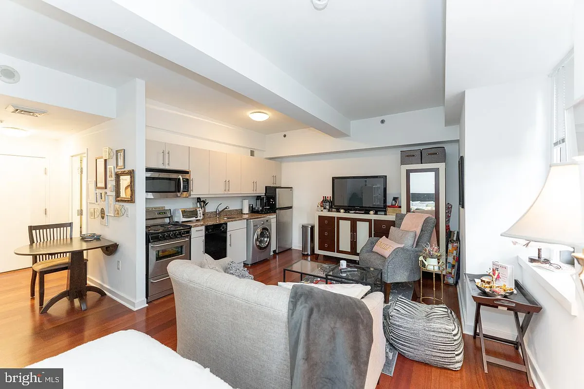 Building Photo - 219 S 18th St #29-504