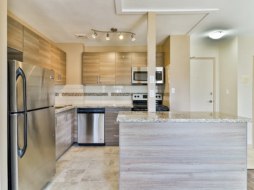 220 Lake Promenade