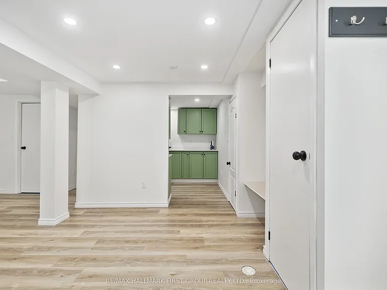 660 Mackechnie Cres #LOWER — Photo 16
