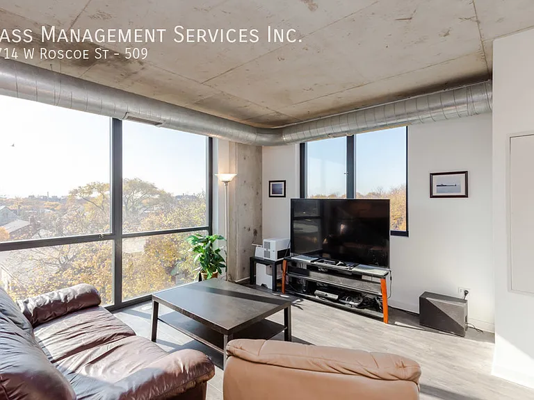 Centrum Lakeview — Photo 36