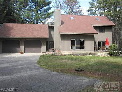 Very clean exterior! Private entry way for guests.