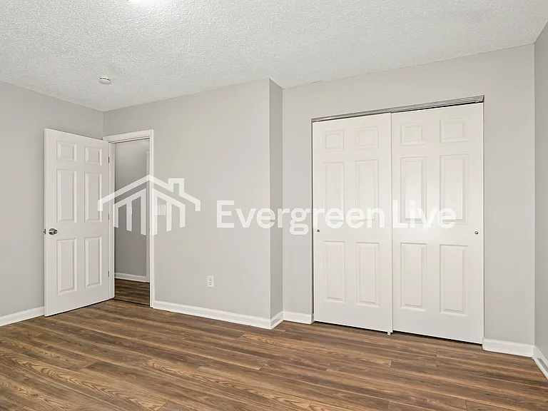 63 Oakridge West Dr — Photo 8
